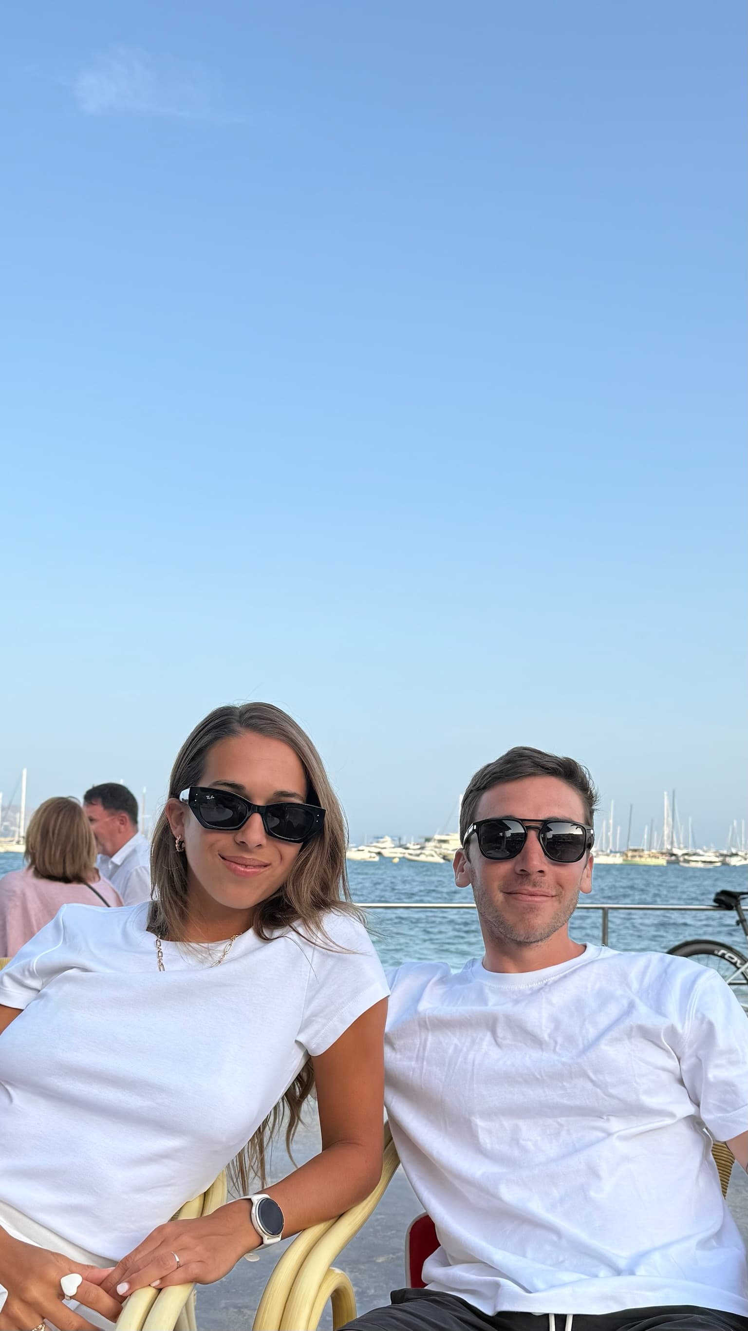 Pilar y Marcos en el puerto